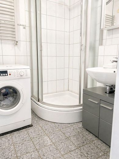 Zentral nahe der Uni mit Balkon und Einbauküche ohne Maklergebühren – Foto 13