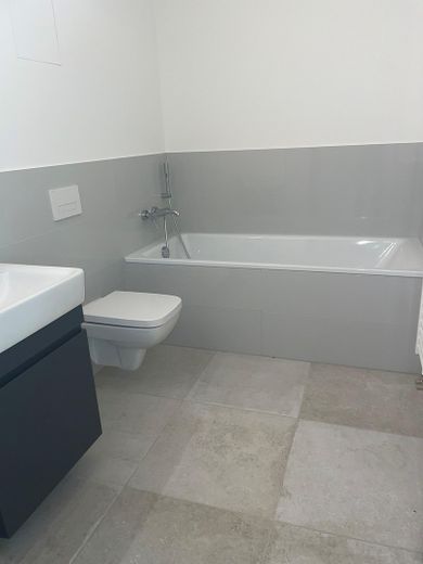 Erdgeschosswohnung mit Wasserblick – Bad 2