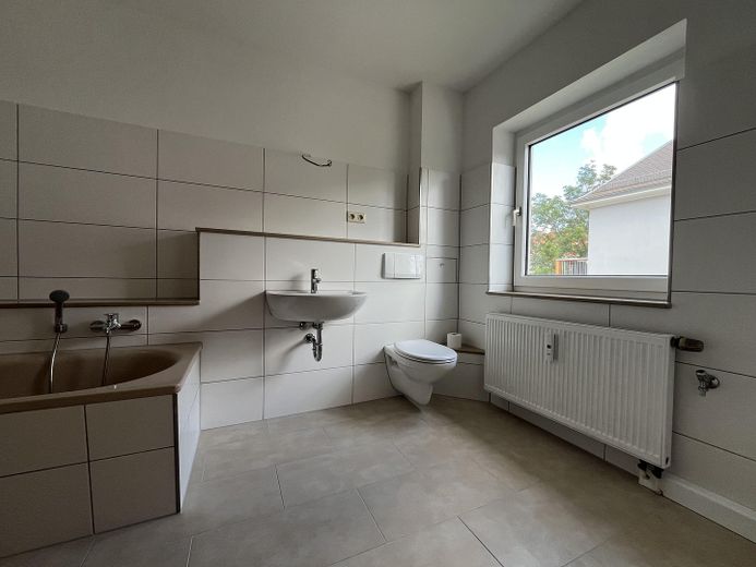 Erstbezug nach Renovierung - Helle und geräumige 3-RW mit Dusche und Badewanne – फोटो 1