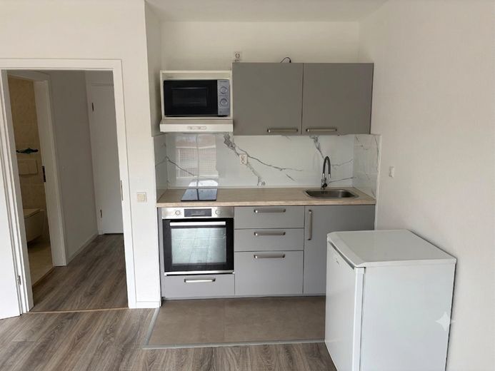 Helle Moderne 1-Zimmer Wohnung mit Einbauküche und Balkon in Motzen – Foto 1