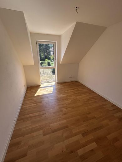 203 m² | Neubau 2021 | Garten | 2 Garagen | Wärmepumpe | Frensdorf – OG Zimmer 2