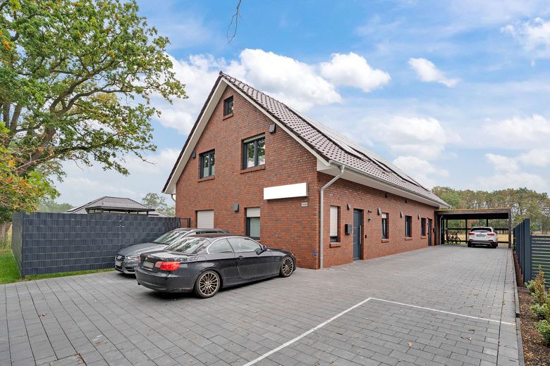 Construction neuve spacieuse avec logement indépendant, installation photovoltaïque et concept d’utilisation polyvalent à Meppen-Rühle – Eingang