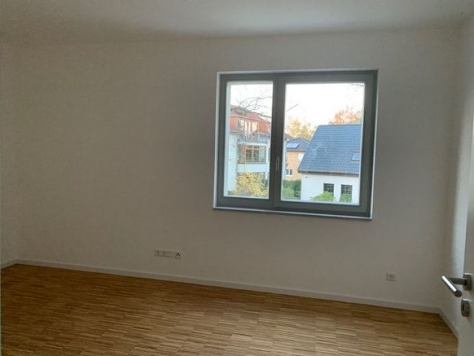Doğayla iç içe. Modern. Özel: Rahnsdorf’ta güneybatı balkonlu 2 odalı daire – Fotoğraf 1