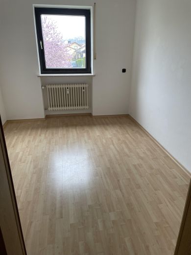 Helle 4 Zimmer-Wohnung mit Balkon in Mainburg – Kinderzimmer 1