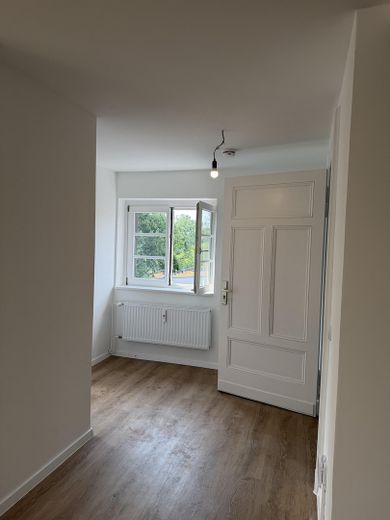 Wohnen im Denkmal – frisch sanierte 115-m²-Dachgeschosswohnung mit großem Wohnbereich – Foto 7
