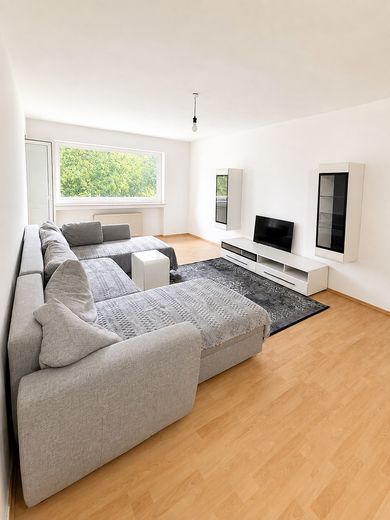 Luminoso appartamento di 2,5 locali COMPLETAMENTE ARREDATO con CUCINA e balcone – Wohnzimmer