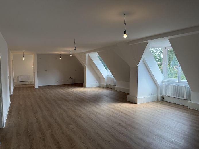 Wohnen im Denkmal: frisch sanierte 143-m²-Dachgeschosswohnung mit Haus-im-Haus-Charakter – Foto 16