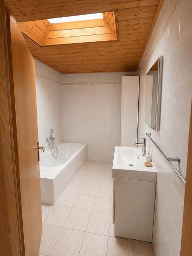 DHH+Bungalow zu Vermieten – Badezimmer Bungalow