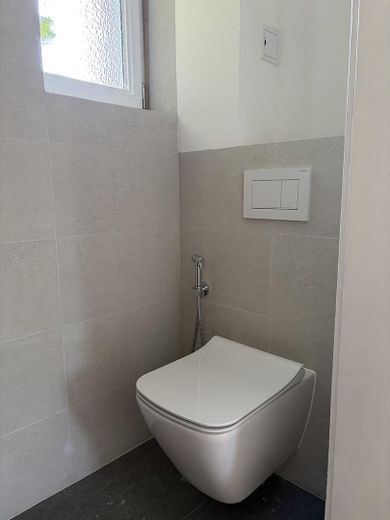 Esclusivo appartamento d’epoca di 146 m² completamente ristrutturato in posizione privilegiata a Göppingen–elegante, moderno, unico – WC