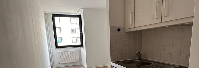 Luminoso | Tranquilo | Cocina americana | Elegante – Flur Richtung Wohnzimmer