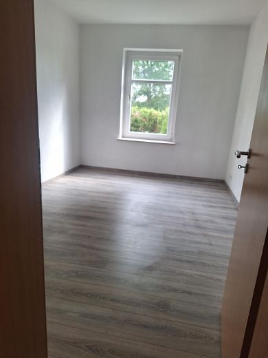 Bright 3-room apartment with large daylight bathroom and dressing room in Zwickau-Crossen – Kind/Arbeit