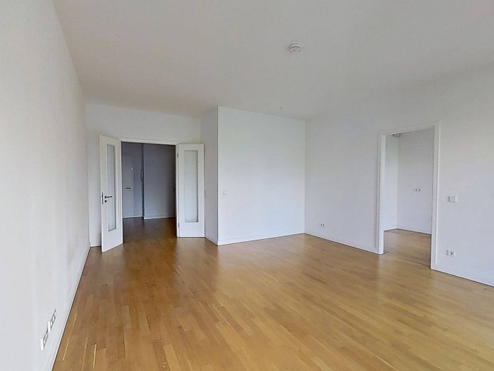 Elegantes Wohnen in Düsseldorf: Großzügige 3-Zimmer-Wohnung mit Balkon, Concierge-Service uvm. – Ansicht II: Wohn- und Esszimm…