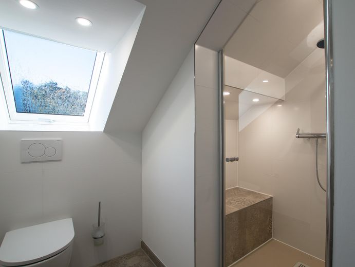 Nesiller için bir yuva – Tek bir parselde yaşam ve çalışma – Bad DG - Dusche 