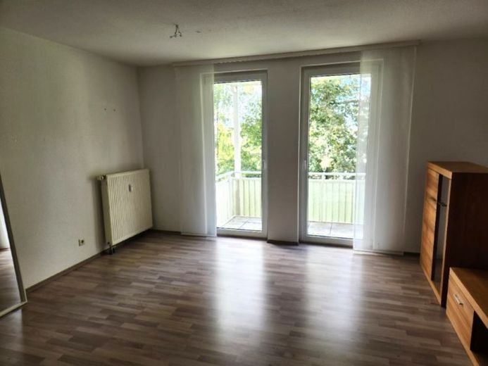 Freiwerdende Familienwohnung mit Balkon und Tiefgaragenstellplatz – Foto 1