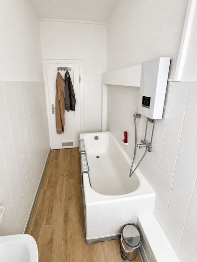Helle und gepflegte 3 Zimmer Wohnung mit Einbauküche in Nürnberg! – Badezimmer