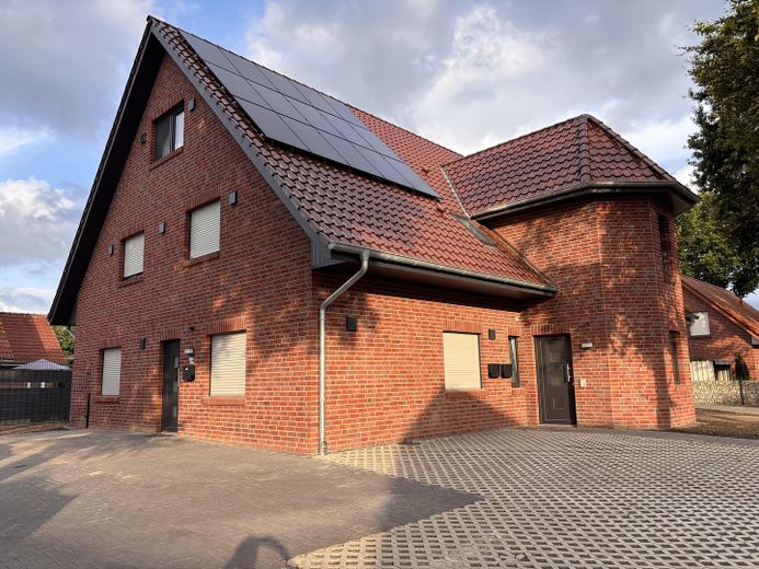 Schöne große OG-Wohnung im KFW40-Plus Haus zu vermieten! – Foto 1