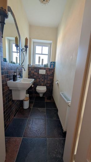 Freistehendes EFH mit Pool, Carport & ca. 1.000 m² Grundstück – provisionsfrei in Vechta – Toilette oben