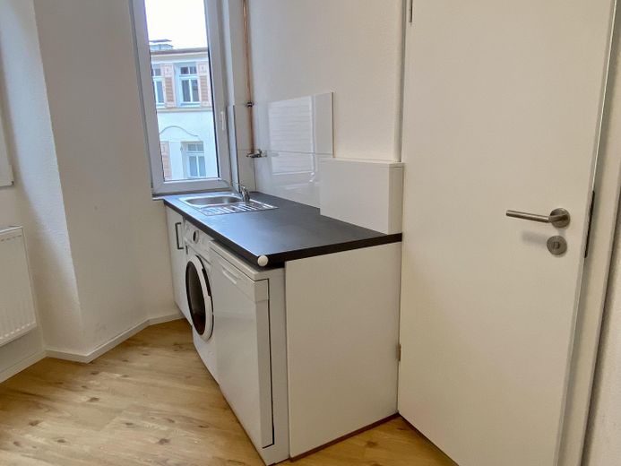 Stilvoll sanierte 2-Zimmer-Wohnung in Stuttgart-Süd (nähe Marienplatz) zur Miete ab 01.08.26 – Küche (Wasch-&Geschirrspüler)