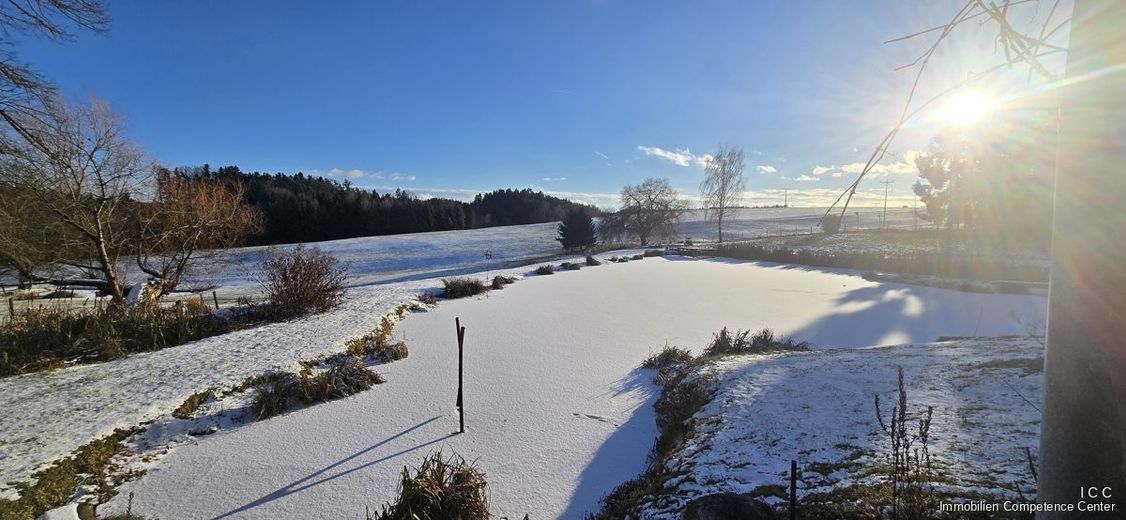 "Das Haus am See" - traumhafter Landsitz 
und Refugium eines namhaften Künstlers 
dessen Dreiseithof mit Weitblick - im Rottal – Besuch bei Johannes Hoffrohne am 4. Januar 2026