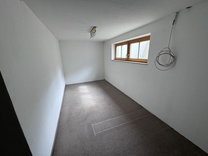 gr. Raum im UG m. Lichtfenster