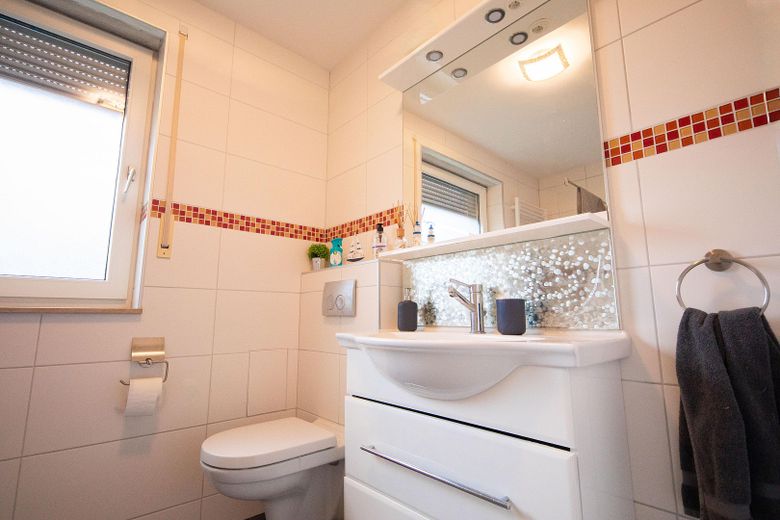 Großes Mehrgenerationenhaus mit Einliegerwohnung - auch als Mehrfamilienhaus nutzbar. – Foto 5