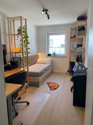 Design trifft Nachhaltigkeit: Exklusive 3-Zimmer-Neubauwohnung mit Kochinsel & PV-Anlage – Kinder-/Arbeitszimmer 
