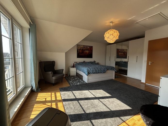 ¡De particular, sin agencia inmobiliaria! Casa adosada intermedia ideal para familias, en una ubicación perfecta y con instalación solar – Schlafzimmer