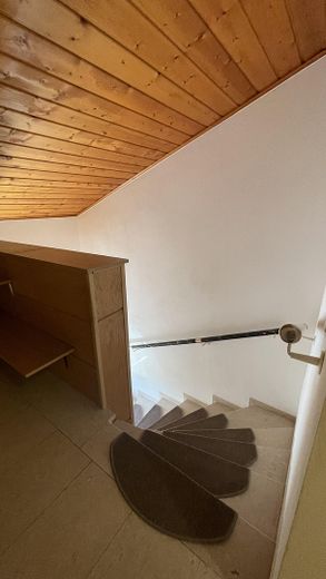 Friendly, bright 4-room apartment – Aufgang Dachgeschoss