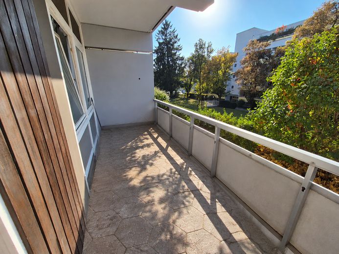 Sonnige 3-Zi.-Whg. mit großem Balkon in Trudering, sehr gepflegte grüne Anlage. Provisionsfrei – BALKON1