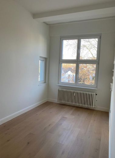 3-Zimmer-Wohnung, Altbau mit Balkon und Einbauküche in Frankfurt am Main – Schlafzimmer 1
