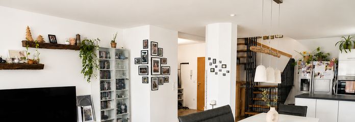 145m² di atmosfera di casa su due livelli – 3 camere da letto, 2 bagni e 2 posti auto in autorimessa sotterranea – Blick Richtung Eingang