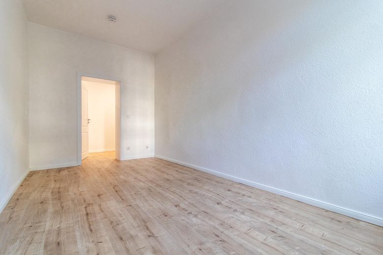 Frei & neu modernisiert - energieeffizienter Wohntraum mit Wellness-Bad & Balkon in Top-Lage – Kinder-/Arbeitszimmer