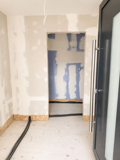 KfW-40 Zweifamilienhaus im Zentrum | Selbst wohnen & vermieten | Erstbezug – Maisonette Eingangsbereich
