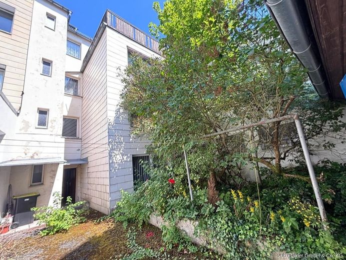 Vielseitiges Wohn- und Geschäftshaus in Hof - zentrale Lage, große Chancen – VUB0002277-17