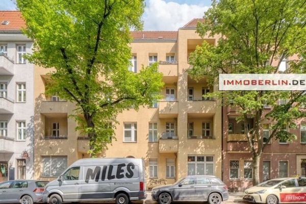 IMMOBERLIN.DE - Charmante Altbauwohnung mit Westloggia zwischen Urbanität & Natur