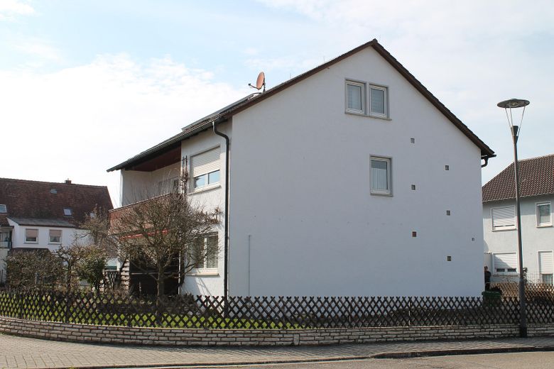 Gepflegtes Zweifamilienwohnhaus in Wilburgstetten mit vielfältigen Nutzungsmöglichkeiten – Süd-/Ostansicht