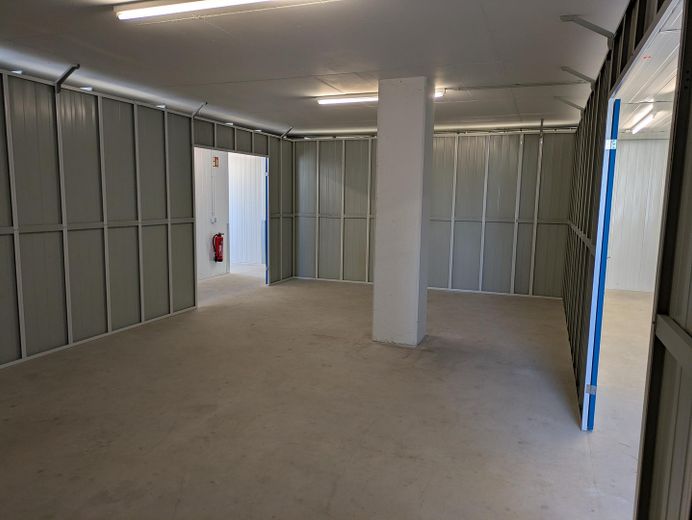 40m² STORAGE SPACE IN A PRIME TRANSPORT LOCATION. COMMISSION-FREE – Photo 4