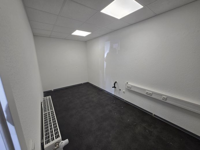 2 Einmalige Ladenlokale in stark frequentierter Lage mit ca. 280 m2 und 103 m2 Gewerbefläche – Küche oder Aufenthaltsraum od?