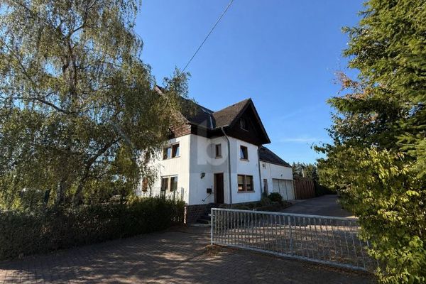LANDHAUSFLAIR MIT WEITBLICK & POTENZIAL