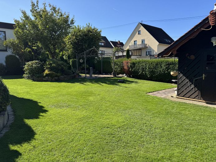Gartenterasse-Gartenhaus
