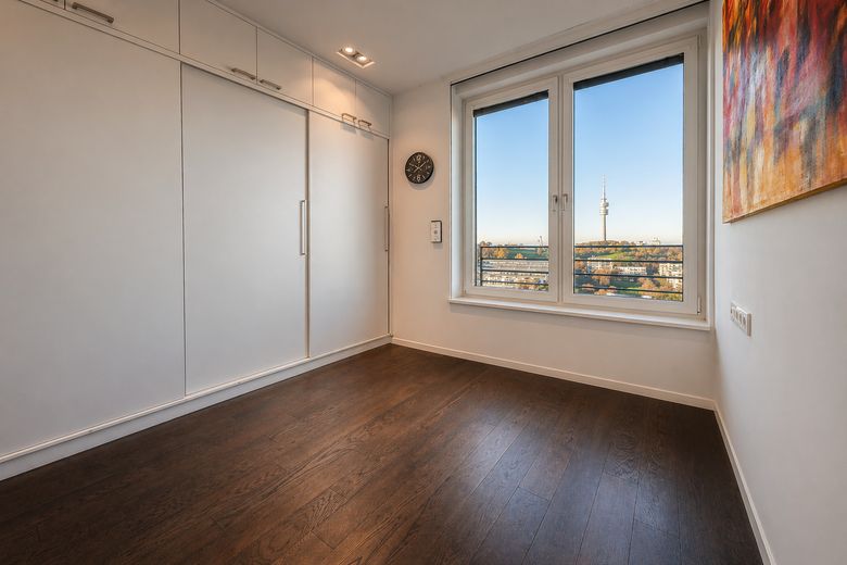 PROVISIONSFREI: Munich's Iconic View – The Ultimate Penthouse – Gast/Kind/Büro1