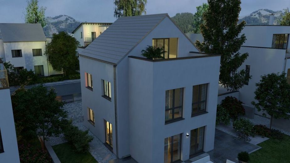 WOHLFÜHLOASE UNTER ZEITLOSEM SATTELDACH DIREKT IN DER ALTSTADT – Ansicht Eingang seitlich Abend