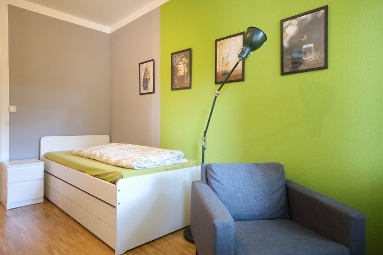 Attraktive möblierte und komplett ausgestattete Wohnung mit Gästezimmer und Internetzugang in Gelsenkirchen-Buer – 2f185ece914375fefe436e7725d06e98e7c4281f.jpg