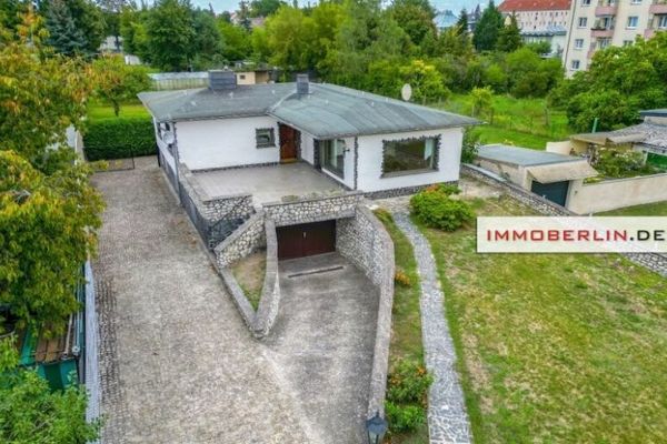 IMMOBERLIN.DE - Urokliwy bungalow ze słonecznym ogrodem i garażem w przyjemnej lokalizacji