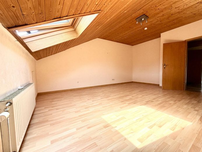 Provisionsfrei: Doppelhaushälfte mit 137 m², Garten und Garage in Erkelenz – Schlafzimmer 1 OG