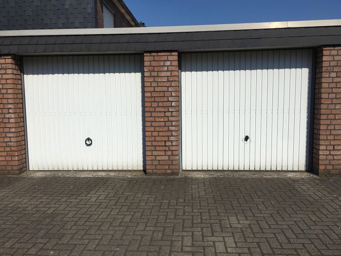 Hitzewelle? Etagenwohnung in kleiner Wohneinheit mit Klimaanlage – Garage rechts im Garagenhof