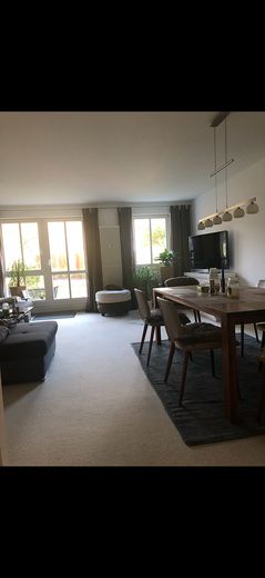 Wohnzimmer mit Gartenzugang