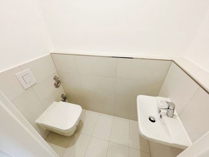 WOHNEN IM SCHÖNEN BAROCKVIERTEL - BEZUGSFREI – Gäste-WC