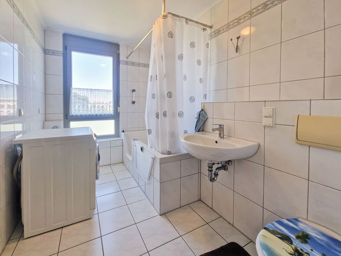 Elegante 3-Zimmer-Wohnung mit Westbalkon in Top-Lage Mainz-Gonsenheim - bezugsfrei! – Badezimmer