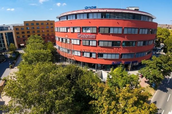 ATIK: Modernas superficies de oficinas en el centro sanitario y médico Lusanum